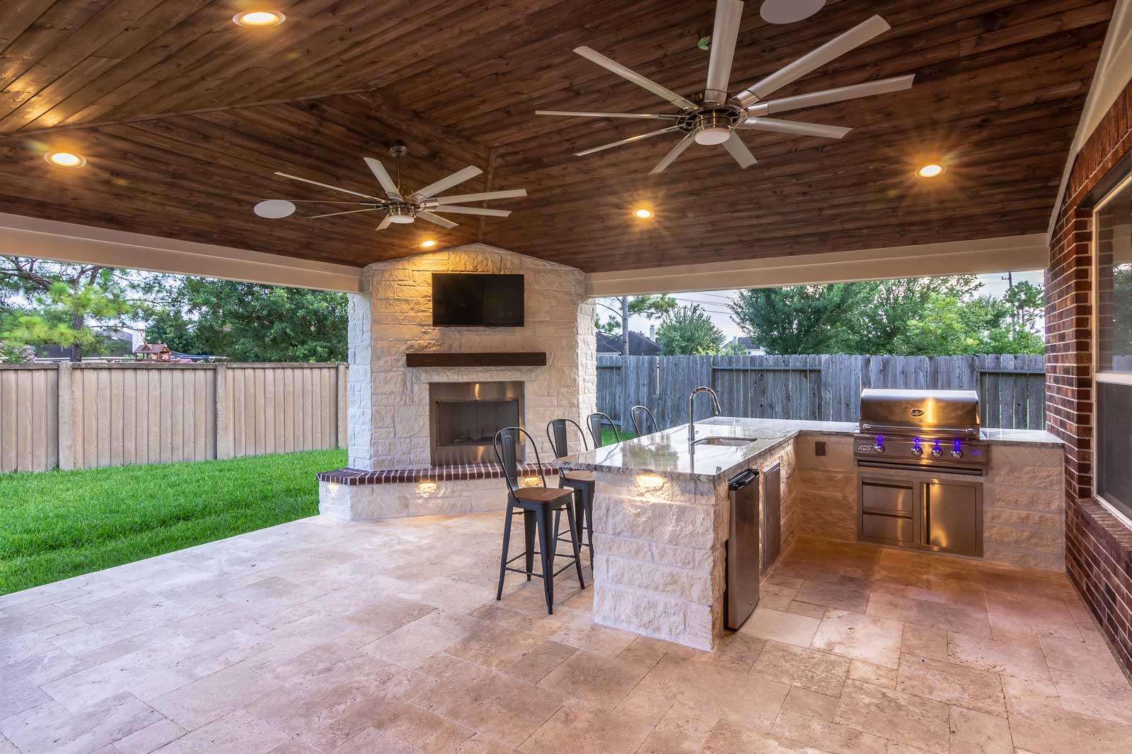 Patio Er With Outdoor Kitchen And